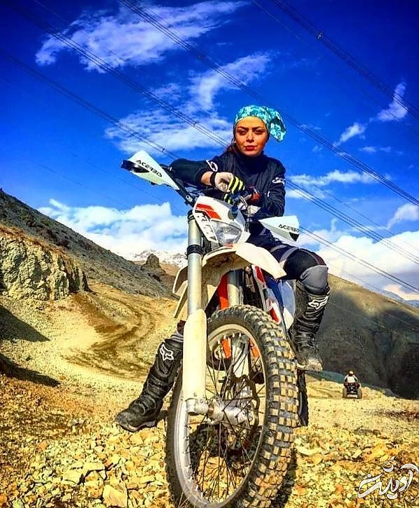 عکسی از موتورسواری شبنم فرشادجو شبنم فرشادجو